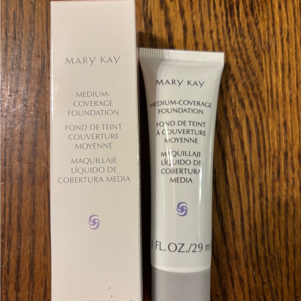 Mary Kay Medium-Coverage Foundation in Cream